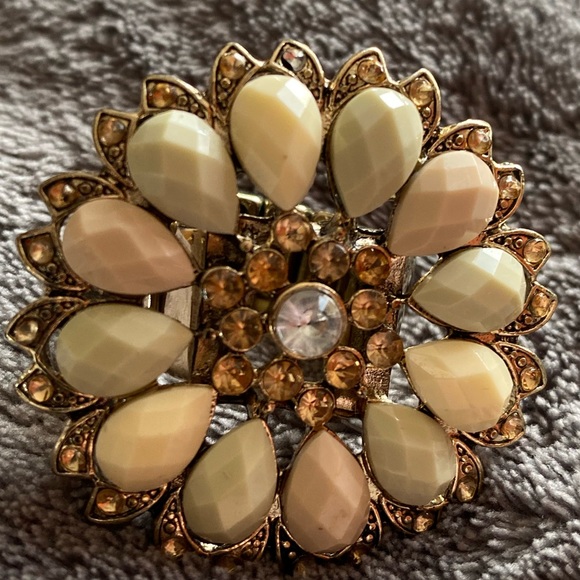 Oversized ring - Picture 2 of 4